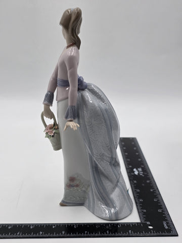 Lladró #7622 “Basket of Love” Girl with Flowers Porcelain Figurine Spain W Box.