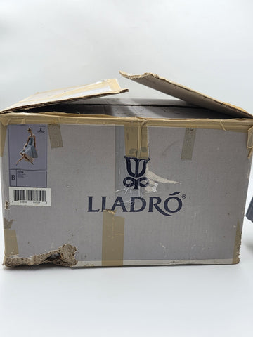 Rare Lladro ballerina  #4559 Retired “ Waiting Backstage” W Original Box.