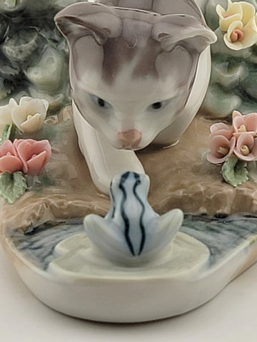 Retired Lladro Spain #1442 Kitty Confrontation Porcelain Playful Cat & Frog 1983