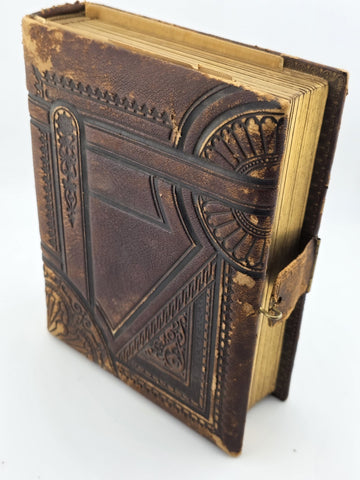 ANTIQUE 19TH C VICTORIAN BROWN CABINET TIN TYPE PHOTO FAMILY ALBUM. ALMOST FULL.