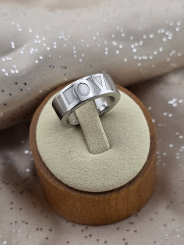 Vintage Dolce & Gabbana D&G LOVE Ring Discontinued Luxury Elegant Classic Sleek