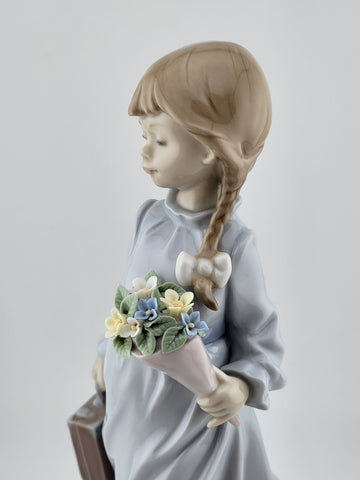 Lladro #7604 "School Days" Girl W/Flowers & Briefcase Porcelain Figurine 8"Tall