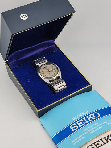 SEIKO MILITARY DIAL 7009-8081 DAY/DATE AUTOMATIC VINTAGE MEN’S WATCH W Box.
