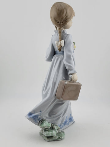 Lladro #7604 "School Days" Girl W/Flowers & Briefcase Porcelain Figurine 8"Tall