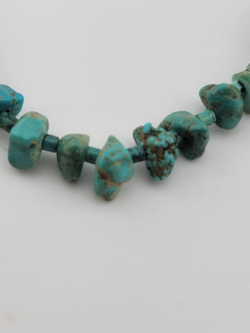 VINTAGE Gorgeous all natural chunks of Turquoise Nuggets Necklace. 15 Inch Long.