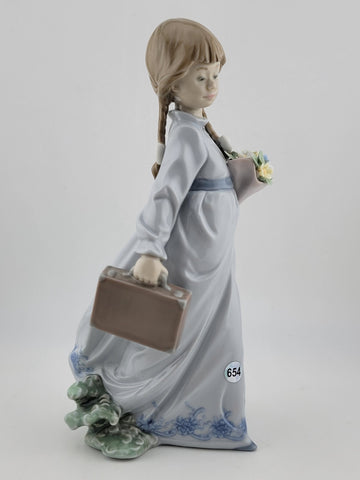 Lladro #7604 "School Days" Girl W/Flowers & Briefcase Porcelain Figurine 8"Tall