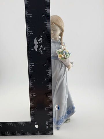 Lladro #7604 "School Days" Girl W/Flowers & Briefcase Porcelain Figurine 8"Tall