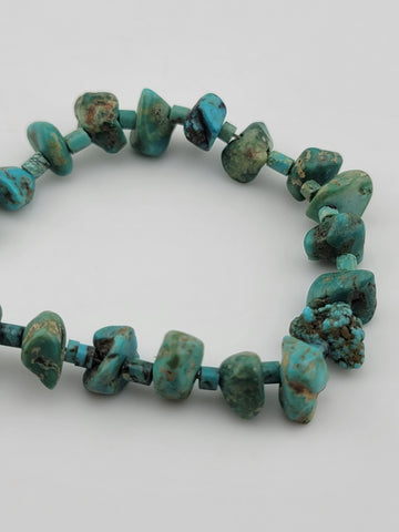 VINTAGE Gorgeous all natural chunks of Turquoise Nuggets Necklace. 15 Inch Long.