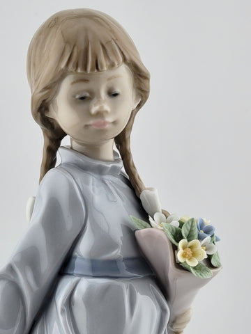 Lladro #7604 "School Days" Girl W/Flowers & Briefcase Porcelain Figurine 8"Tall