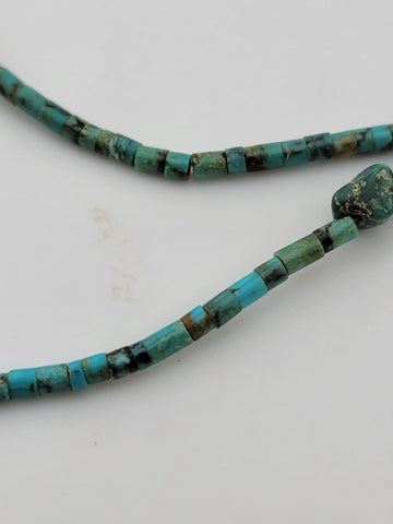 VINTAGE Gorgeous all natural chunks of Turquoise Nuggets Necklace. 15 Inch Long.