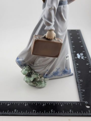 Lladro #7604 "School Days" Girl W/Flowers & Briefcase Porcelain Figurine 8"Tall