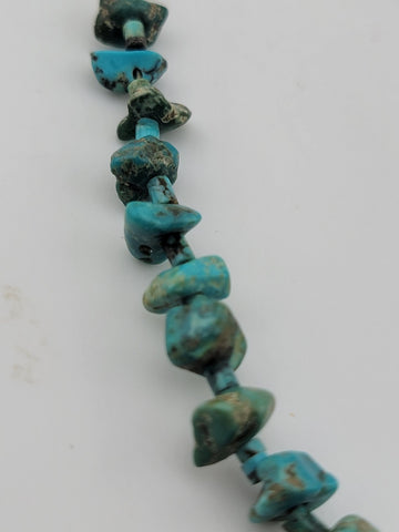 VINTAGE Gorgeous all natural chunks of Turquoise Nuggets Necklace. 15 Inch Long.