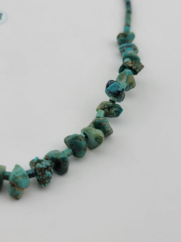 VINTAGE Gorgeous all natural chunks of Turquoise Nuggets Necklace. 15 Inch Long.