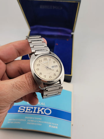 SEIKO MILITARY DIAL 7009-8081 DAY/DATE AUTOMATIC VINTAGE MEN’S WATCH W Box.
