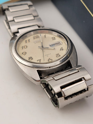 SEIKO MILITARY DIAL 7009-8081 DAY/DATE AUTOMATIC VINTAGE MEN’S WATCH W Box.