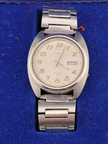 SEIKO MILITARY DIAL 7009-8081 DAY/DATE AUTOMATIC VINTAGE MEN’S WATCH W Box.