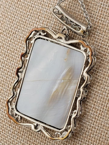 VINTAGE 112.65 CTW ABALONE INLAY PENDANT IN SILVER WITH FCHAIN