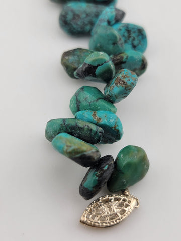 VINTAGE Gorgeous all natural chunks of Turquoise Nuggets Bracelet. 7 Inch Long.
