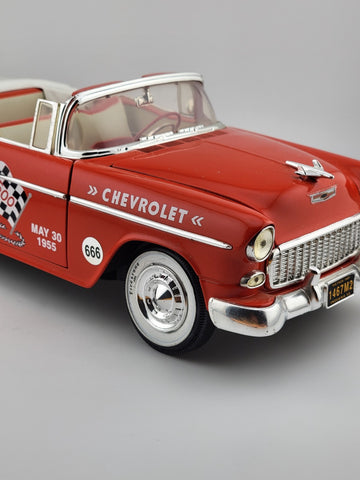 ERTL COLLECTIBLES AMERICAN MUSCLE 1955 CHEVY CONVERTIBLE INDY PACE CAR 1:18 1998