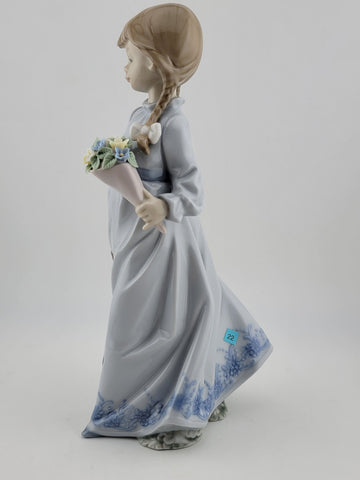Lladro #7604 "School Days" Girl W/Flowers & Briefcase Porcelain Figurine 8"Tall