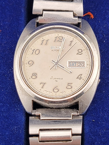 SEIKO MILITARY DIAL 7009-8081 DAY/DATE AUTOMATIC VINTAGE MEN’S WATCH W Box.