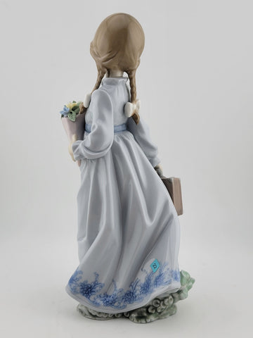 Lladro #7604 "School Days" Girl W/Flowers & Briefcase Porcelain Figurine 8"Tall